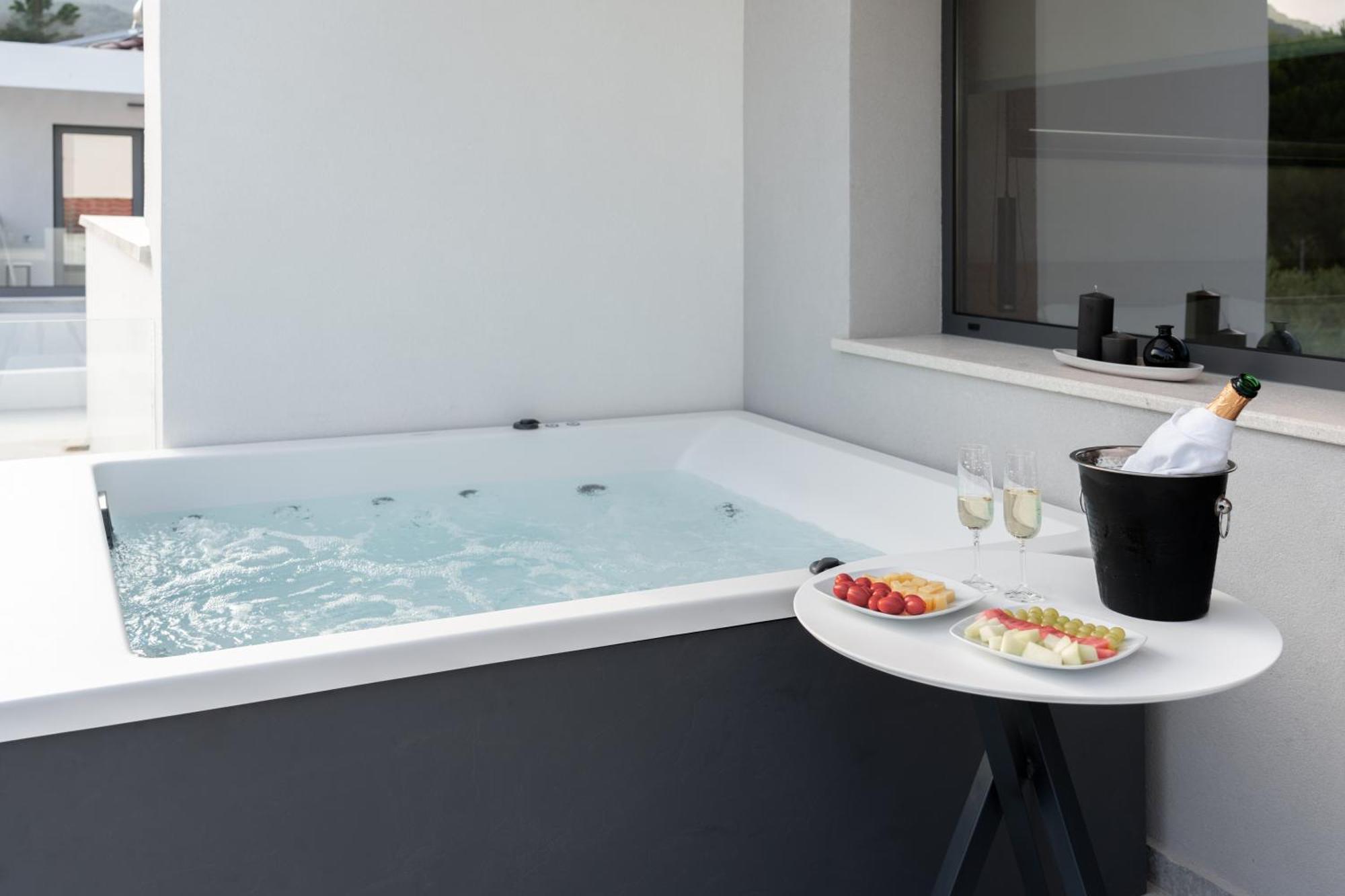 Aparthotel Sealuxe Living Nea Iraklitsa Esterno foto