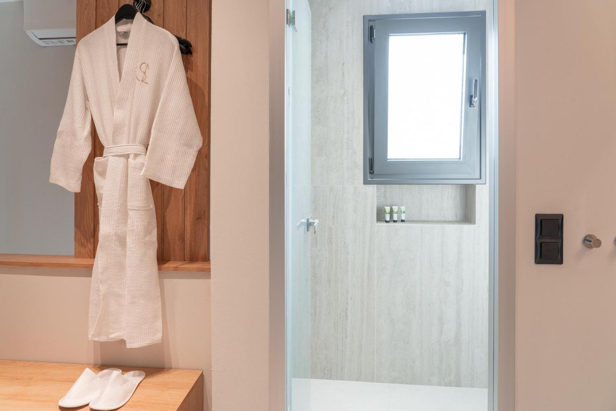 Aparthotel Sealuxe Living Nea Iraklitsa Esterno foto