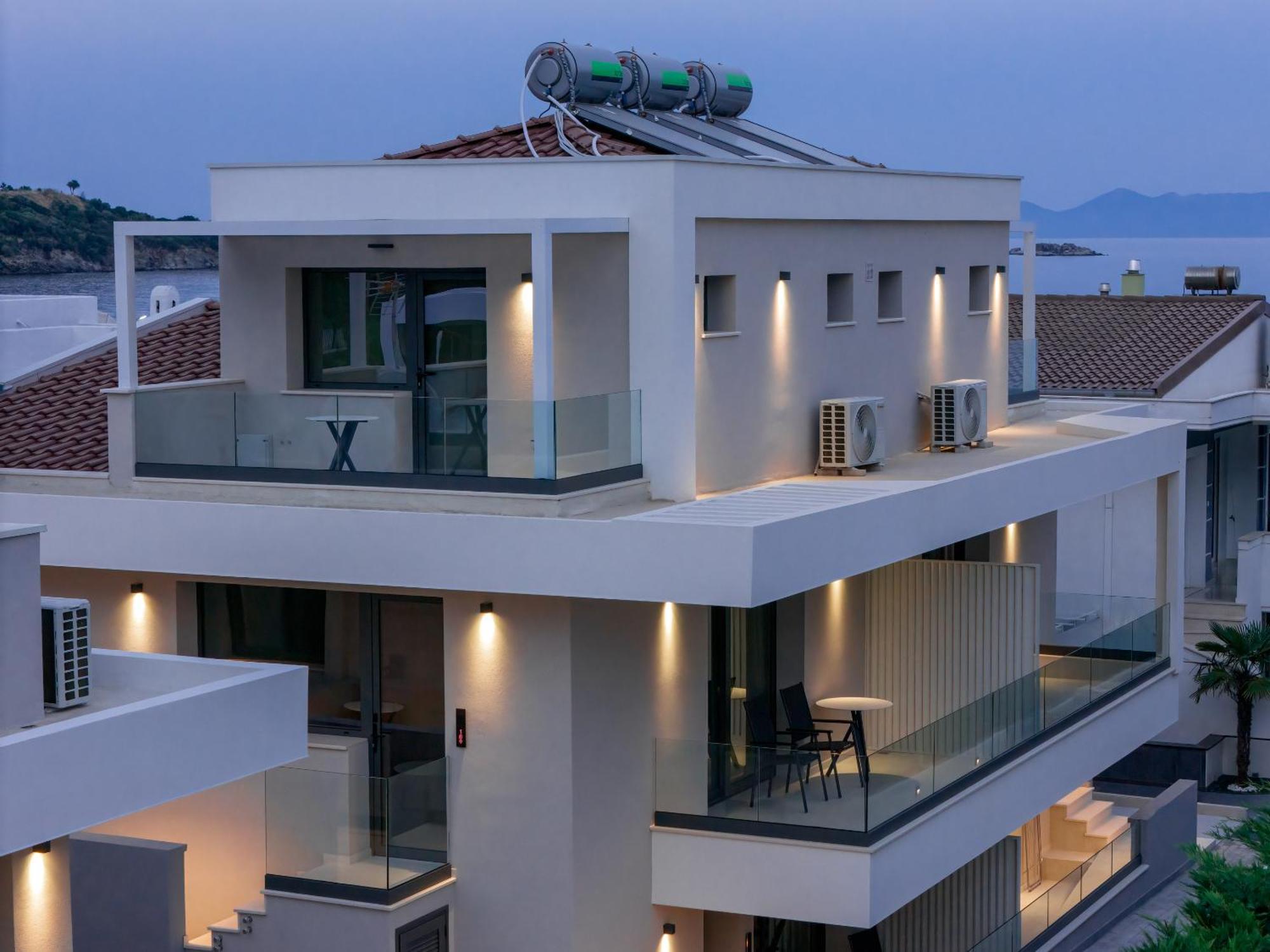 Aparthotel Sealuxe Living Nea Iraklitsa Esterno foto