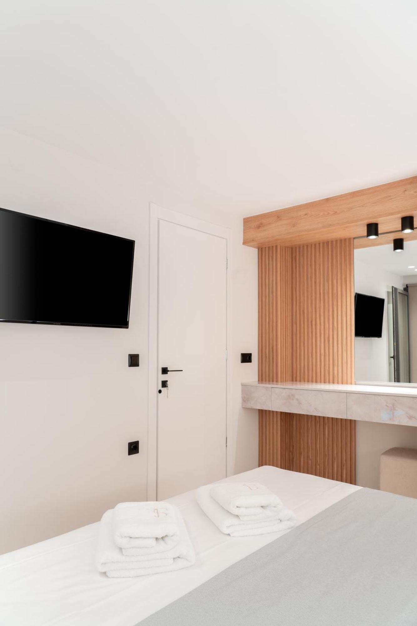 Aparthotel Sealuxe Living Nea Iraklitsa Esterno foto