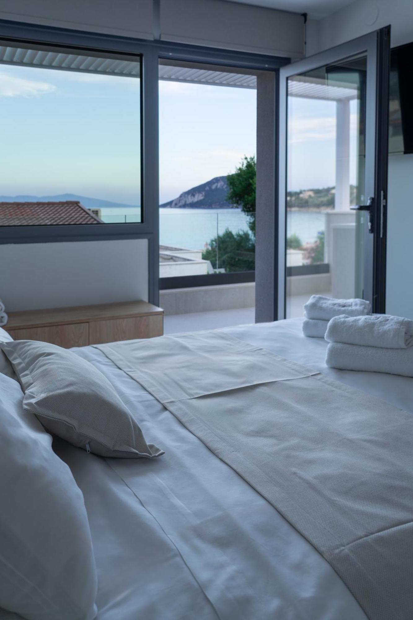 Aparthotel Sealuxe Living Nea Iraklitsa Esterno foto